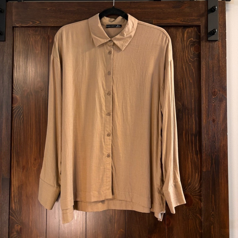 Black Tape Women's Size Large Beige / Tan Button-Down Blouse / Shirt NWT - Picture 4 of 6